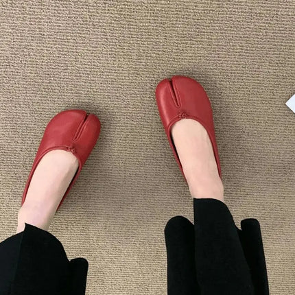 2025 Spring/Autumn Women's Fashion Leather Toe-Separated Loafers – Flat, Breathable & Comfortable Casual Slip-On Shoes