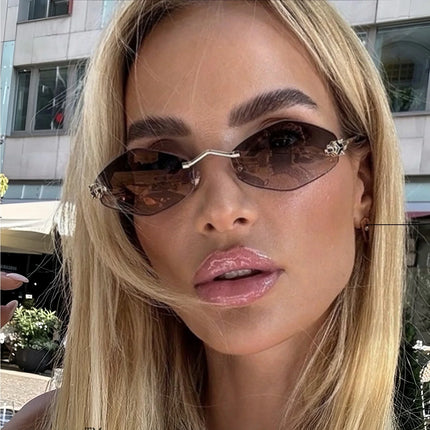 2025 New Fashion Sunglasses Women Retro Brand Design Metal Small Diamond Frame Vintage Rhombus Rimless Shades Men Glasses