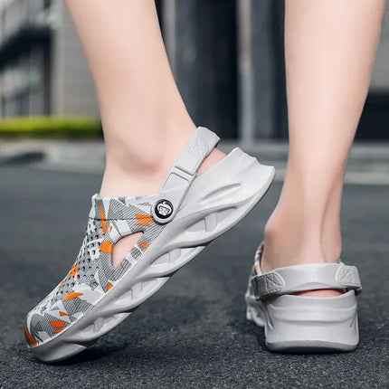 Flat Sandals Men Shoes EVA Slippers Garden Platform Sandals Man Summer Sandals New Male Sneakers Outdoor Flip Flops Home Clogs